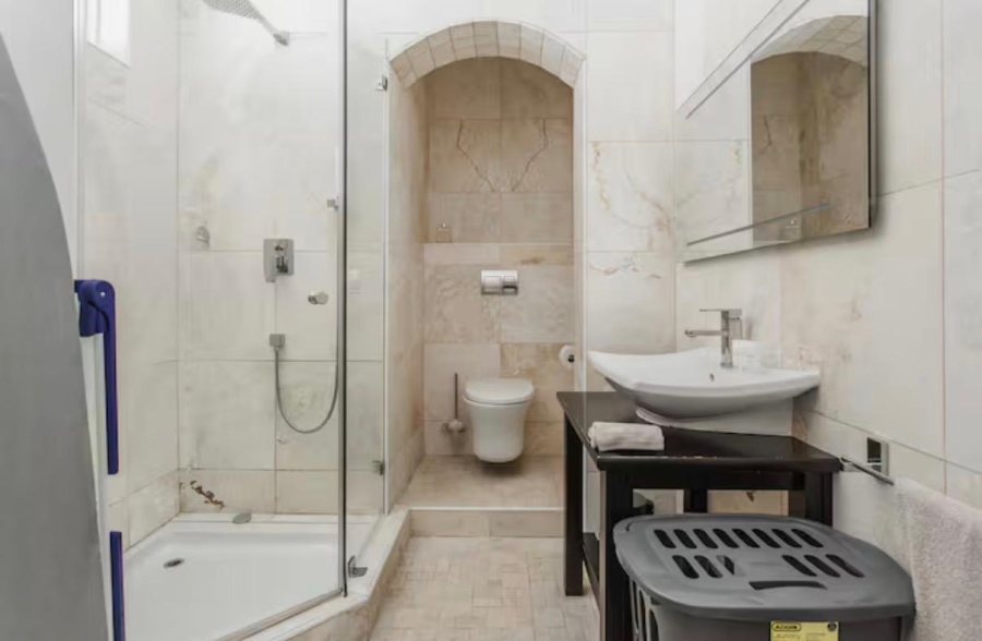 To Let 2 Bedroom Property for Rent in Green Point Western Cape